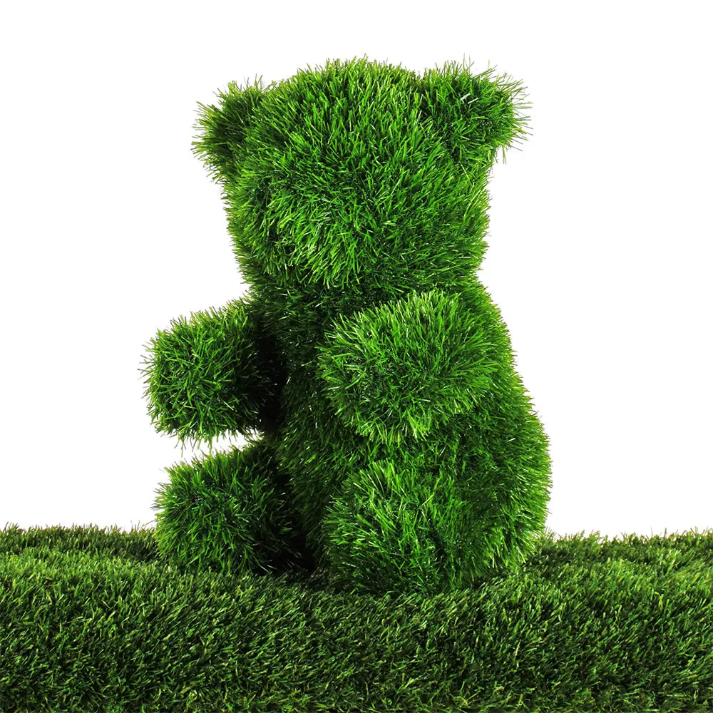 Sitzender Bär aus Kunstrasen