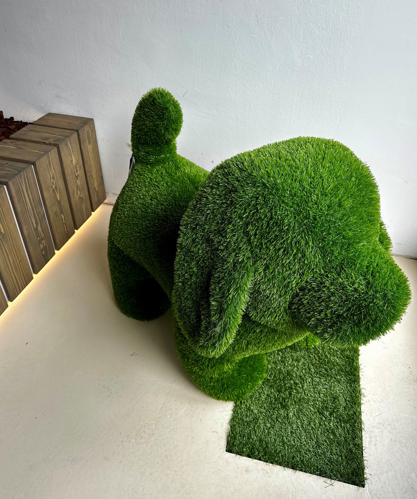 Kunstrasen-Hundeskulptur Vierbeiniger stehender Hund 100 cm